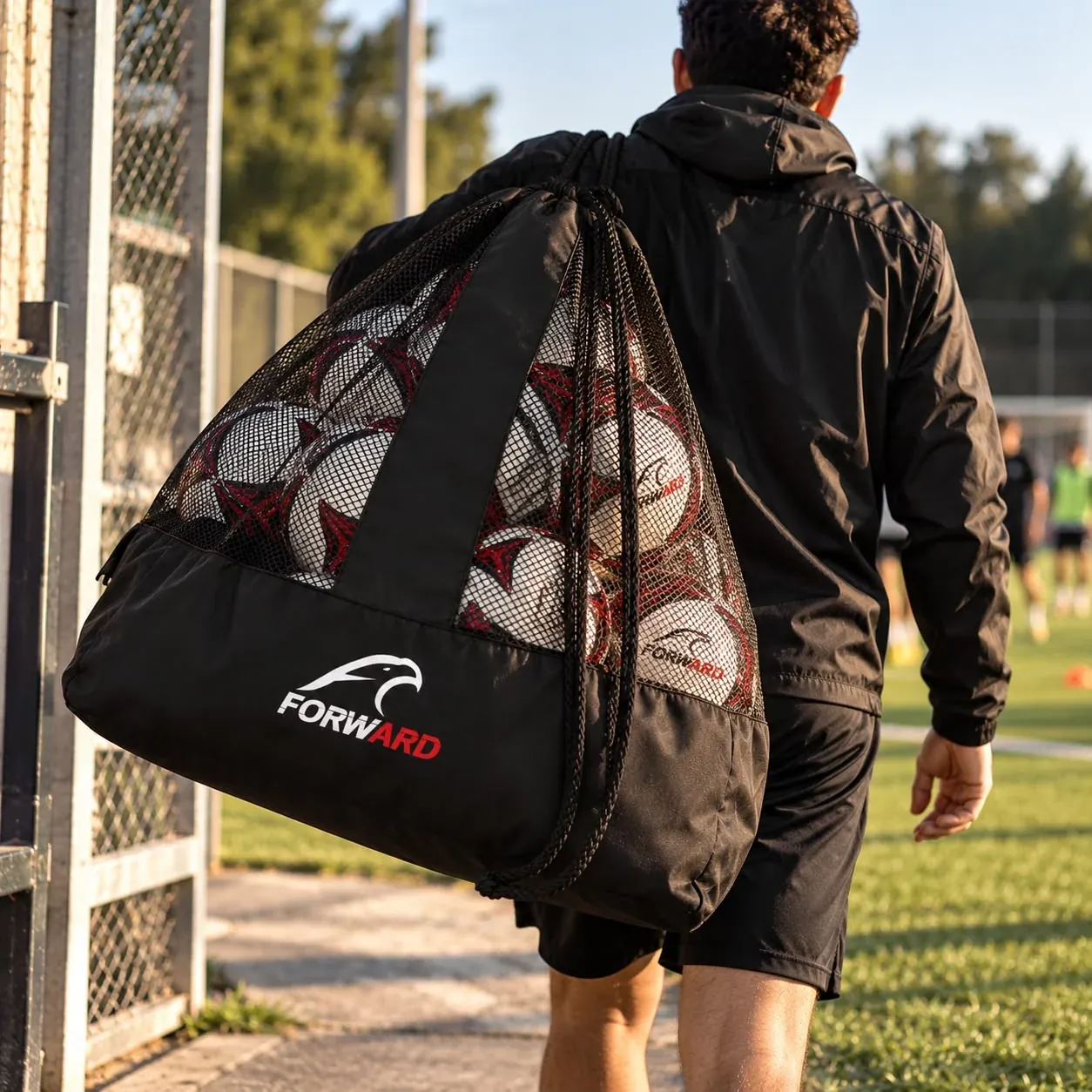 Bolsa Forward en uso, transportada por un entrenador