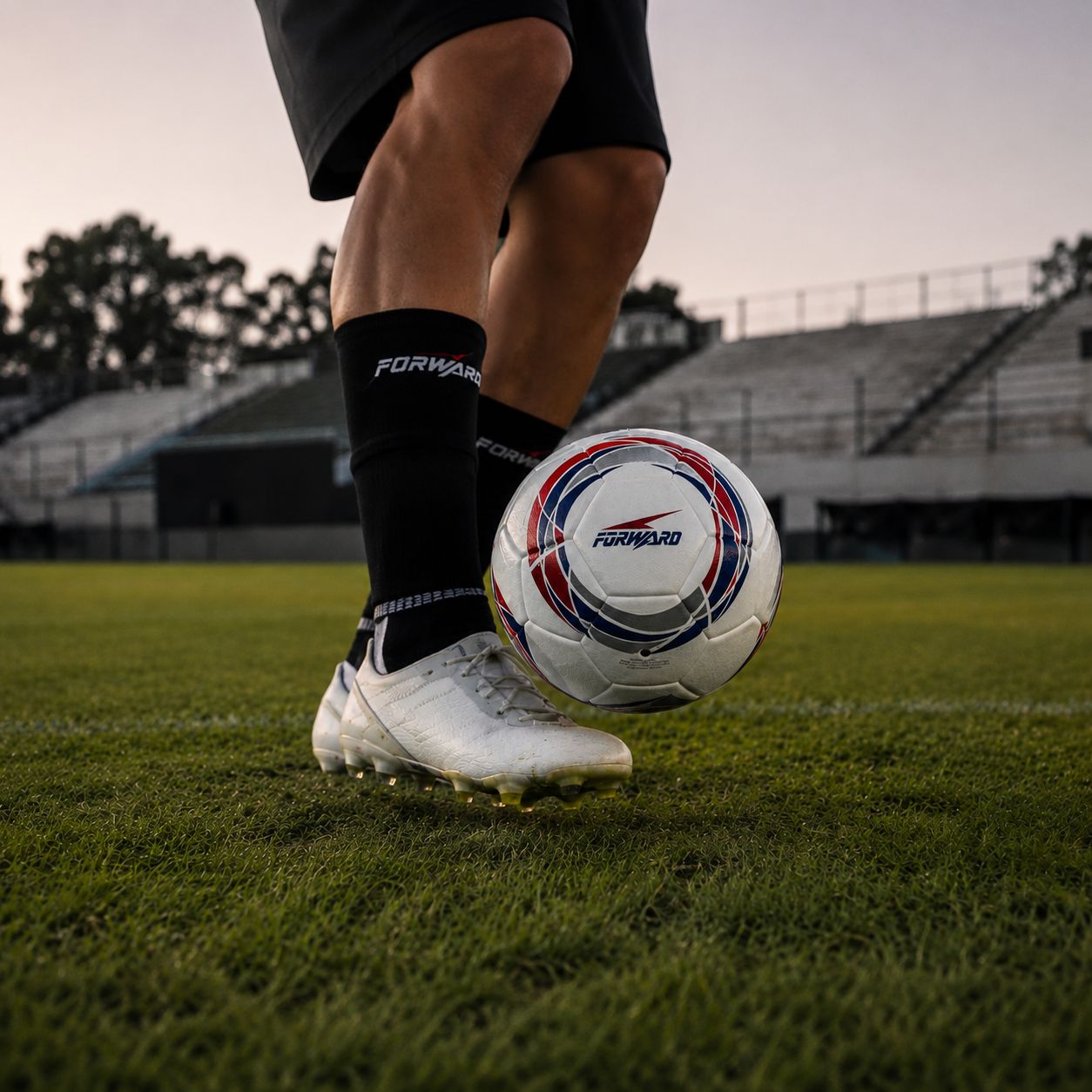 Pelota Forward NEO en cancha de fútbol